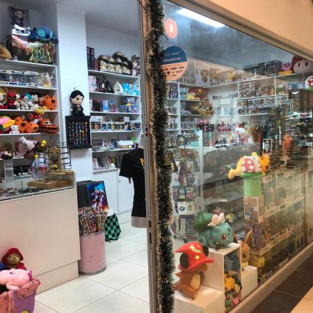 Accesorios, funkos, peluches, juguetes, diamond papelería y más.