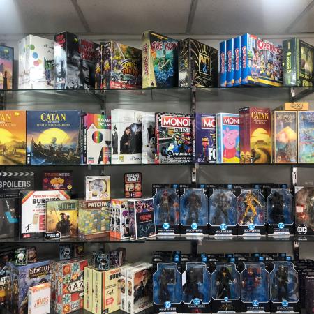 Tienda de juegos de mesa y más.